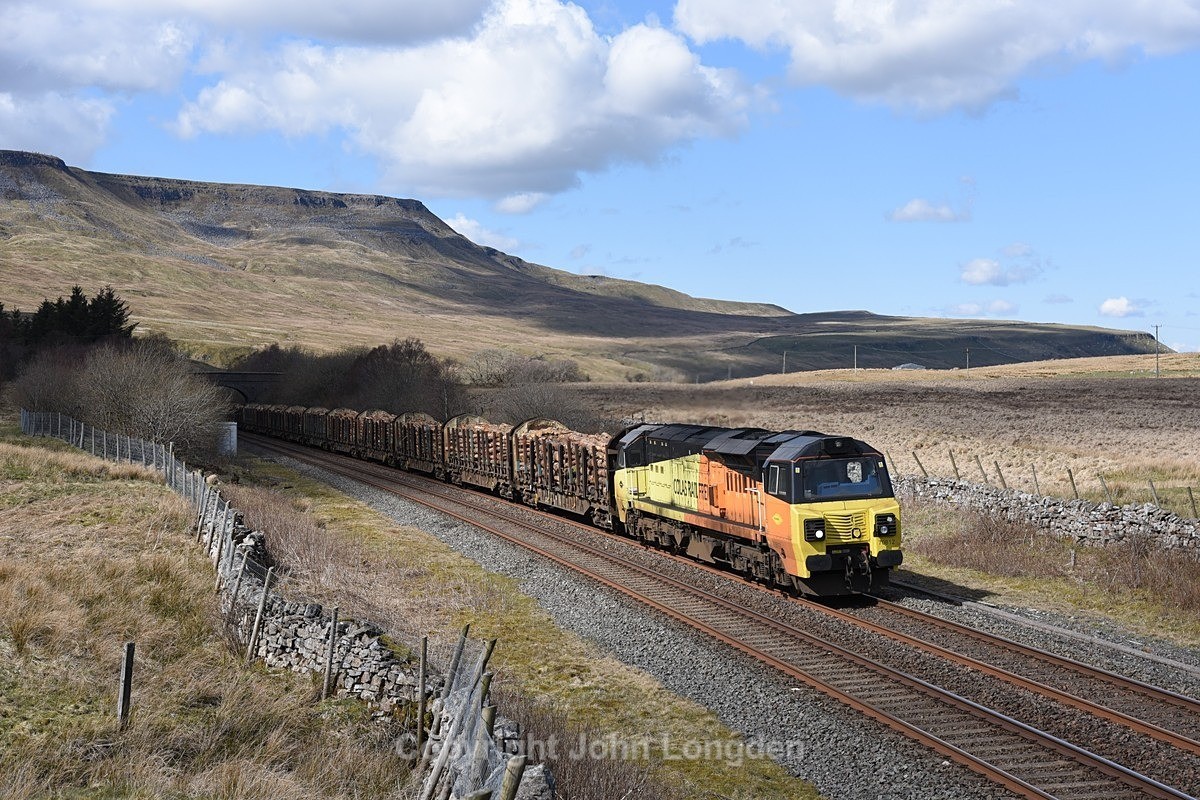 JL - 12.4.21 70812 6J37 Carlisle - Chirk, Ais Gill summit - Ais Gill - Summit