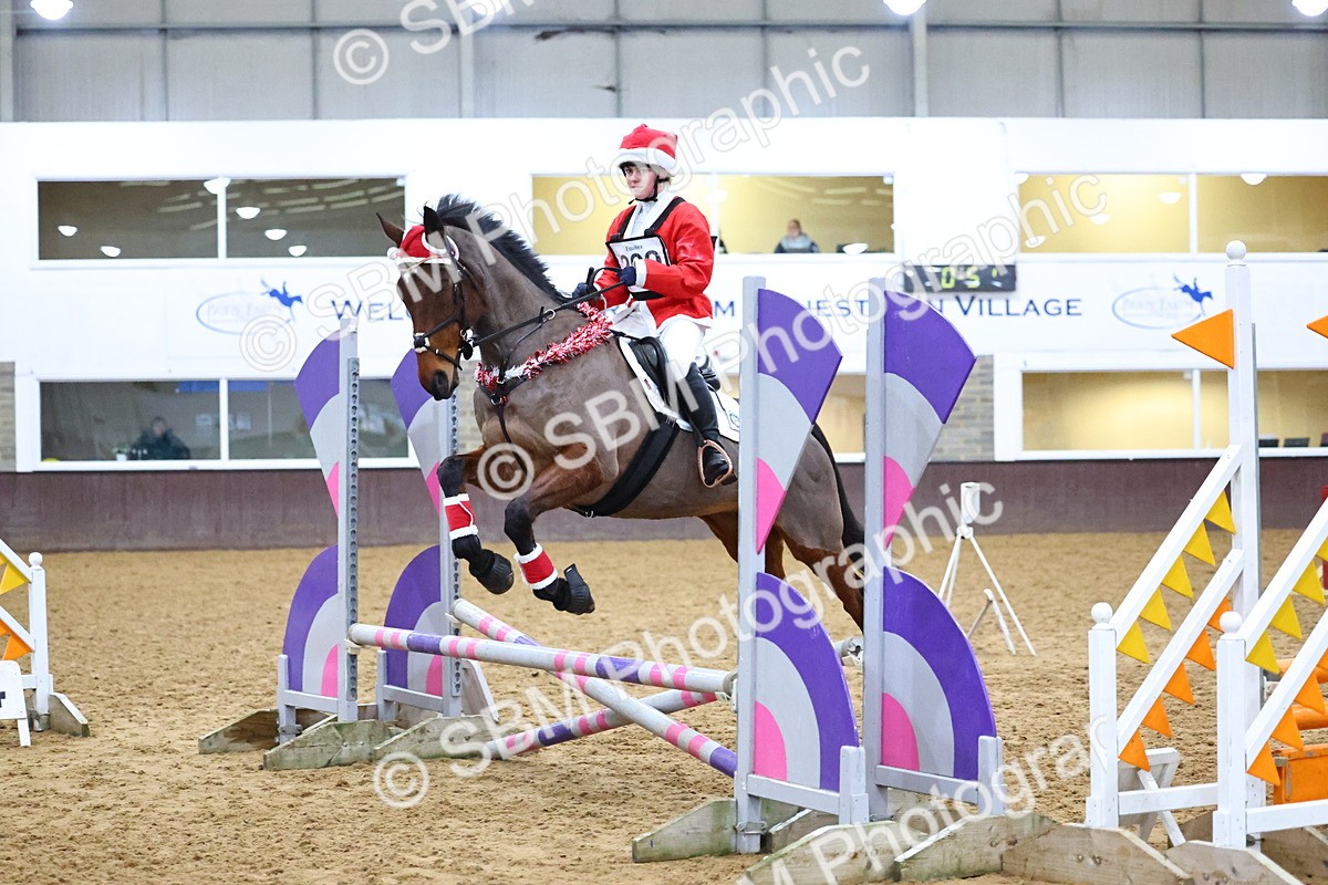 SBM_001830 - Class 4 - Festive Fences - 70cm