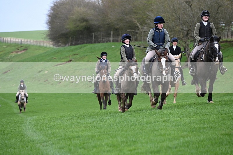 WJ6_9339 - Line Three