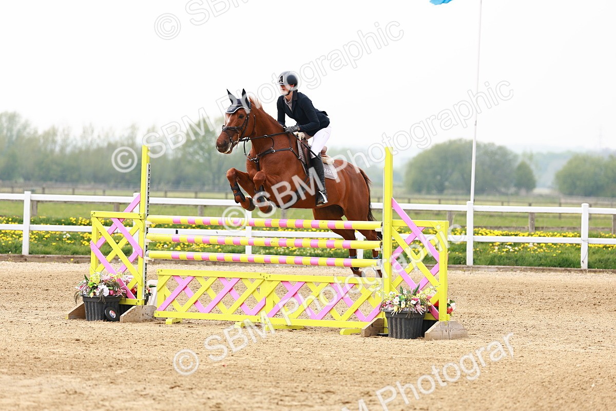  - Class 19 - Senior Foxhunter - 1.20m