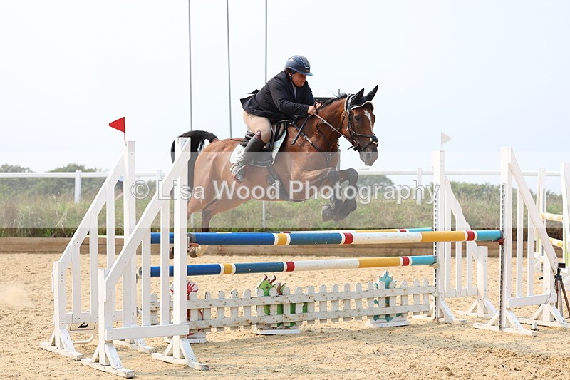 3E7A2547 - Class 8: Senior Newcomers/1.10m open