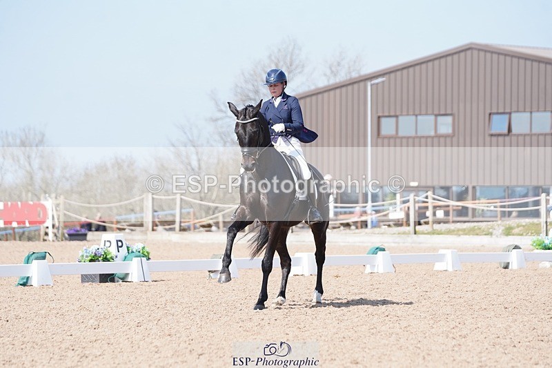 250404-133122-06190 - 003-Abbie.Newbury-Seagry.Firstamour