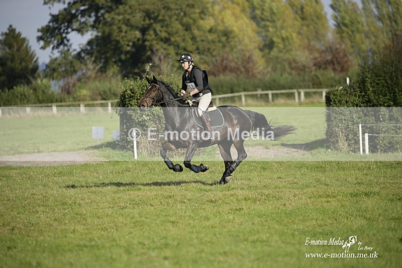  WWHT 171021 4011 - Open (1.00m)  17/10/21