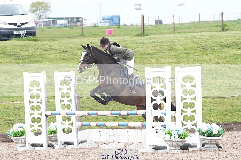 250419-112248-09365 - 460-Gemma.Wells-COMBE.BREEZE