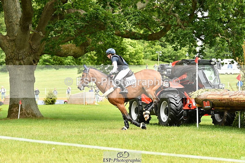 250525A-142614-16950 - D-468-Laura.Collett-LONDON.52