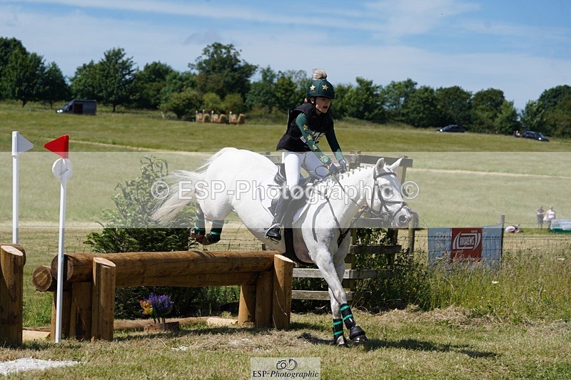 240629X-144042-3262 - 173-Nancy_Mort-BUNNY_TWO_TWIRLS