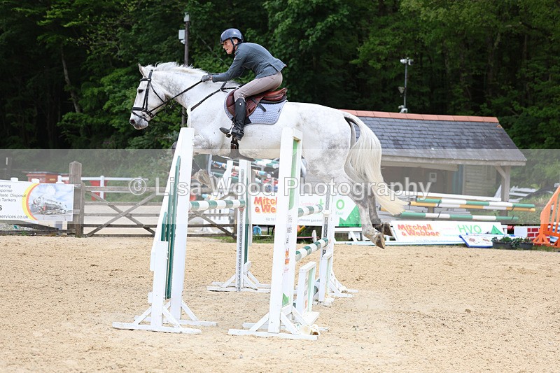 3E7A9514 - Class 8: Senior Newcomers/1.10m open