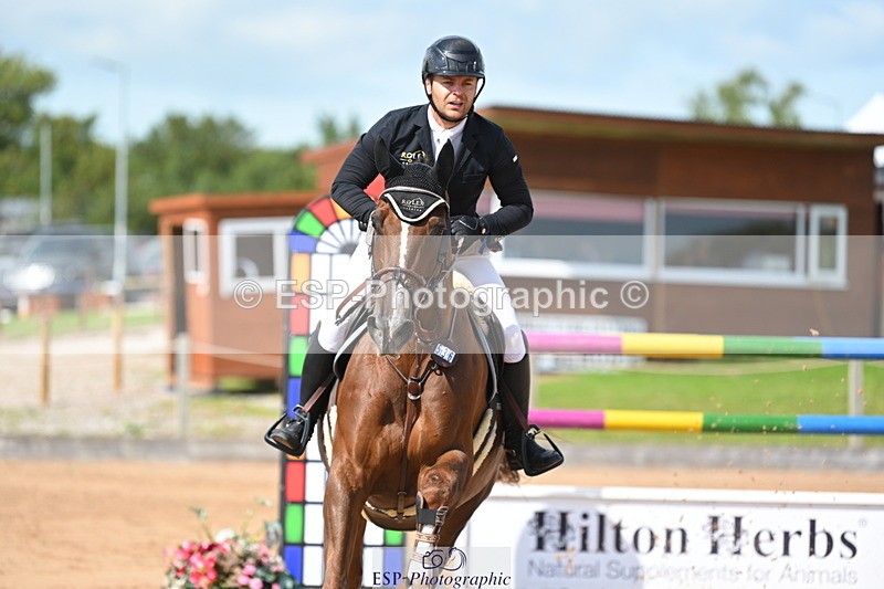 230721A-161211-07669 - Cls 10, 2 Star Big 1.45m Start to break