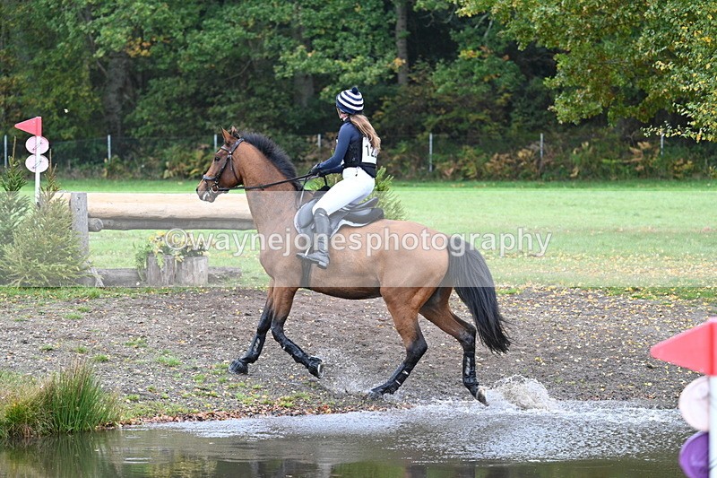 WJ7_3055 - Time 10:47 to 11:11 at the water