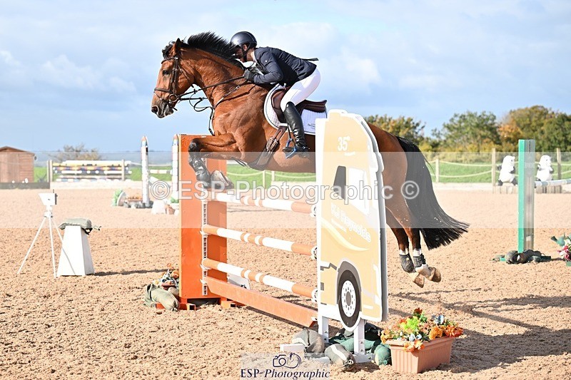 251005-103242-02788 - Cls 15 Foxhunter and 1.20m