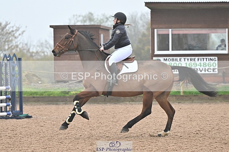 241103A-105908-06822 - SUN Cls 18 British Novice and 90cm Open