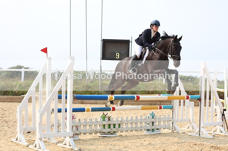 3E7A2523 - Class 8: Senior Newcomers/1.10m open