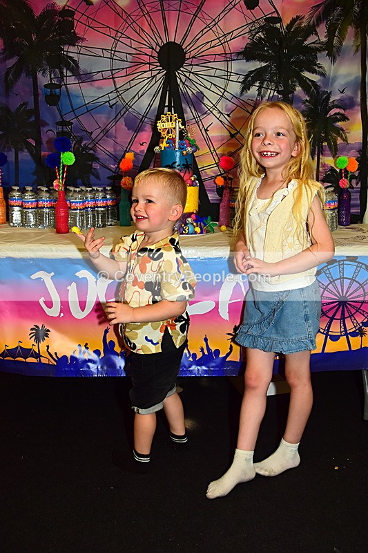 CON-733 - Joey and Ella