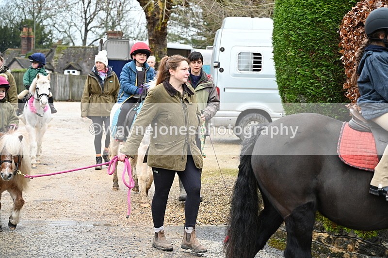 WJ7_9324 - Walk out..