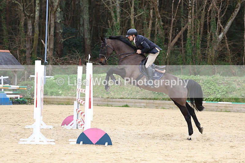 3E7A7808 - Class 9: Senior Foxhunter/1.20 open