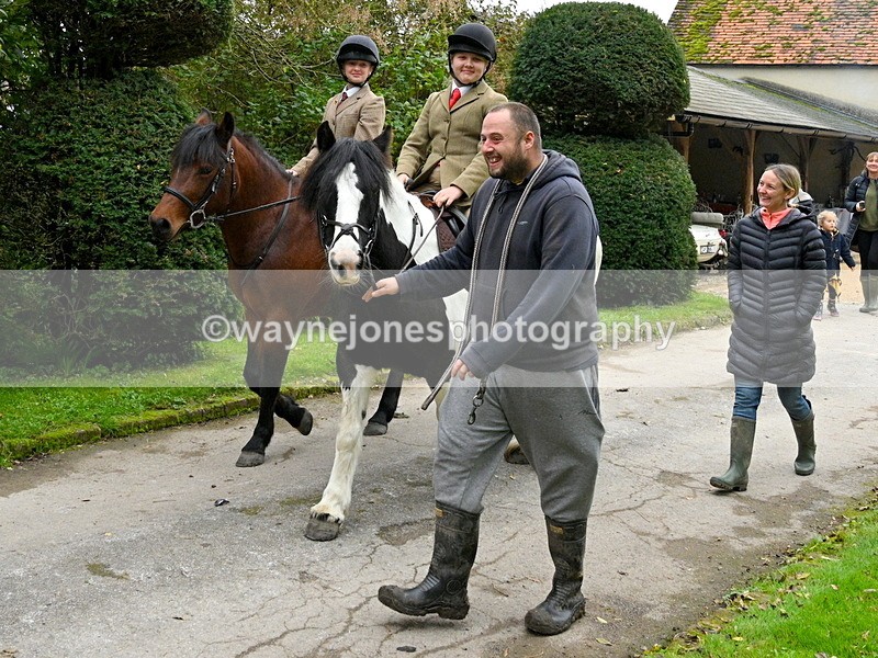 WJ7_6420 - Berks & Bucks - Children's Meet - The Old Farmhouse – Steventon.