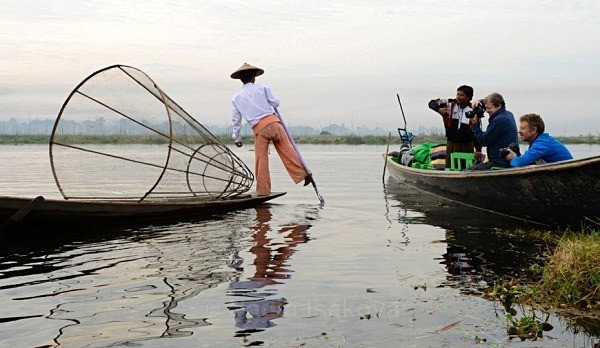 Burma 55 cc - The Burmese Adventure - monks, fishermen and more monks