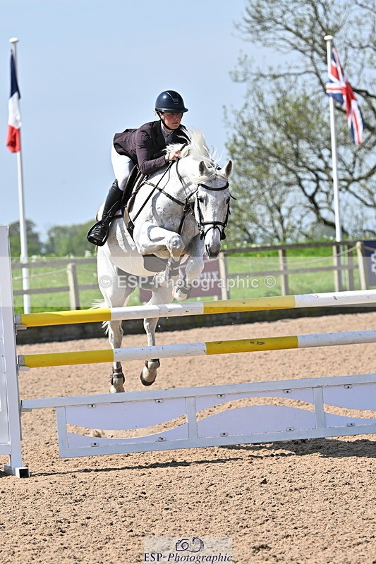 240509A-112004-01117 - Cls 9 Snr 1.20m Open