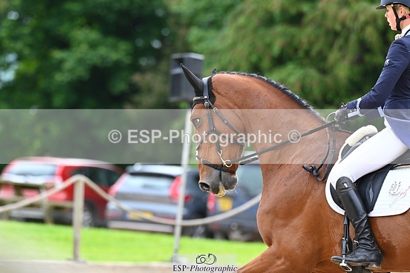 240524-090305-07642 - 501-BRUNO_FG-Edie_Campbell