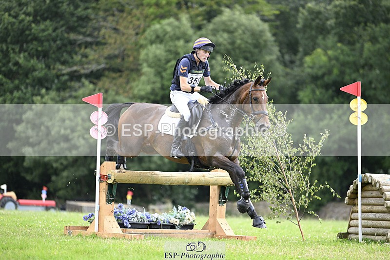 240804-105336-10687 - 359-Max_Forster-HOLD_ON_MY_HEART