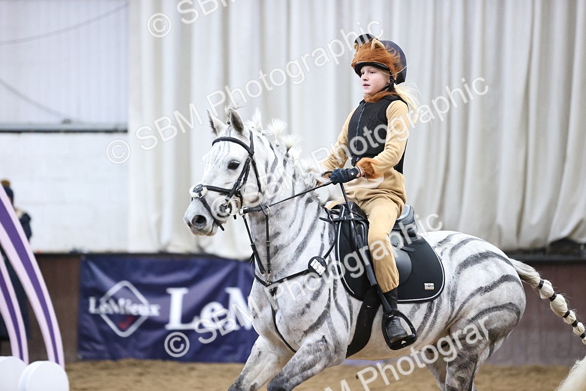 SBM_001266 - Class 3 - Horse & Hound 60cm
