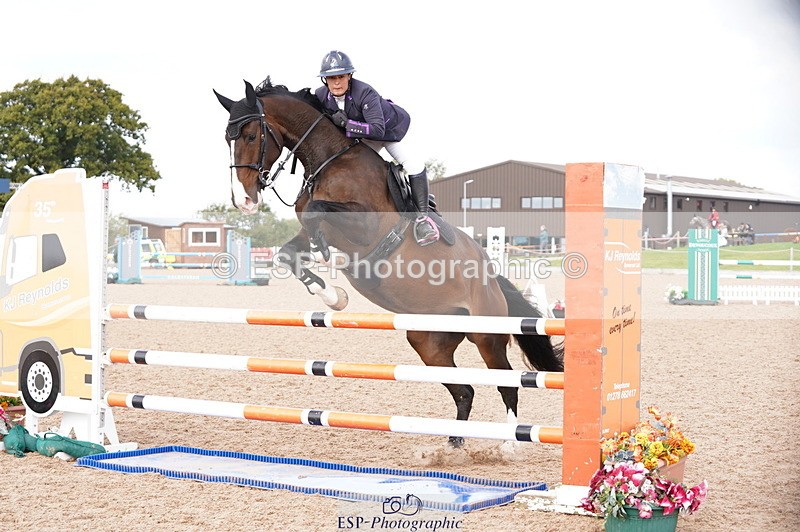 241004A-124916-00476 - Fri 03 Snr Newc & 1.10m Open