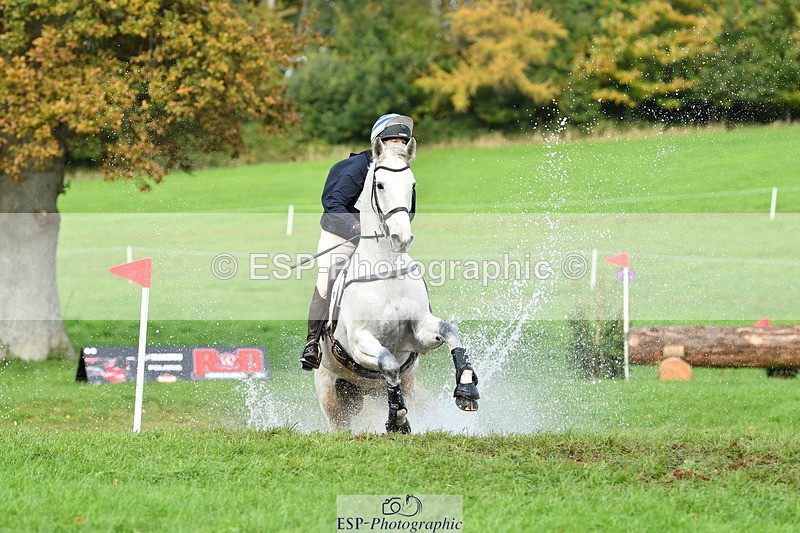 251025A-154305-21893 - G-572-Laura.Pitman With Trot Up