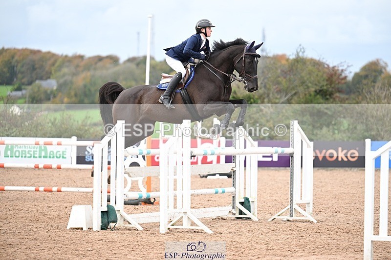 251022-142337-00646 - Cls 6 Snr Foxhunter 1.20m