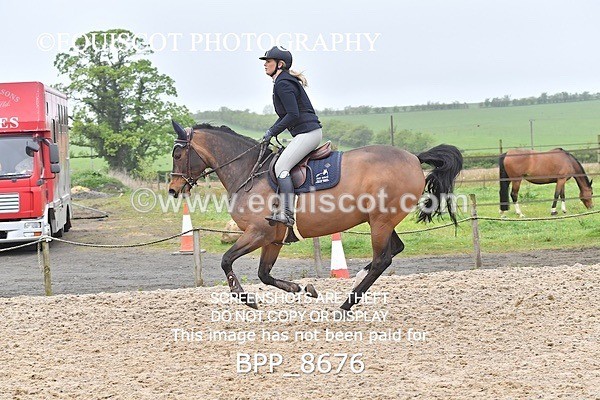 BPP_8676 - CLASS 24 SUN Senior BritiNovice/ 90cm Open
