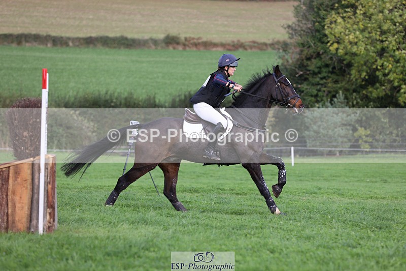 241025-125625-08181 - 130-Imogen.White-BE.TOUCHABLE