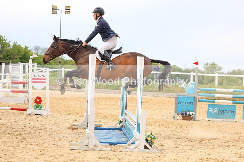 3E7A9453 - Class 8: Senior Newcomers/1.10m open