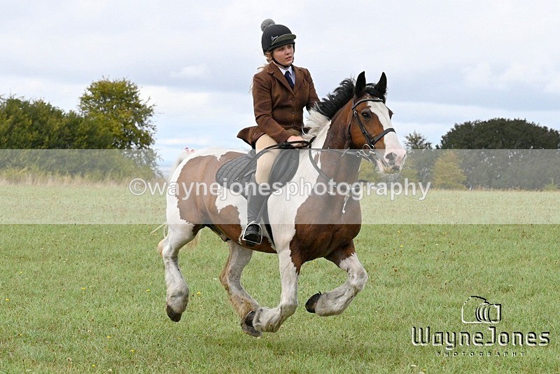 WJ7_1054 - Berks & Bucks Hound Exercise Blewbury 13-09-26
