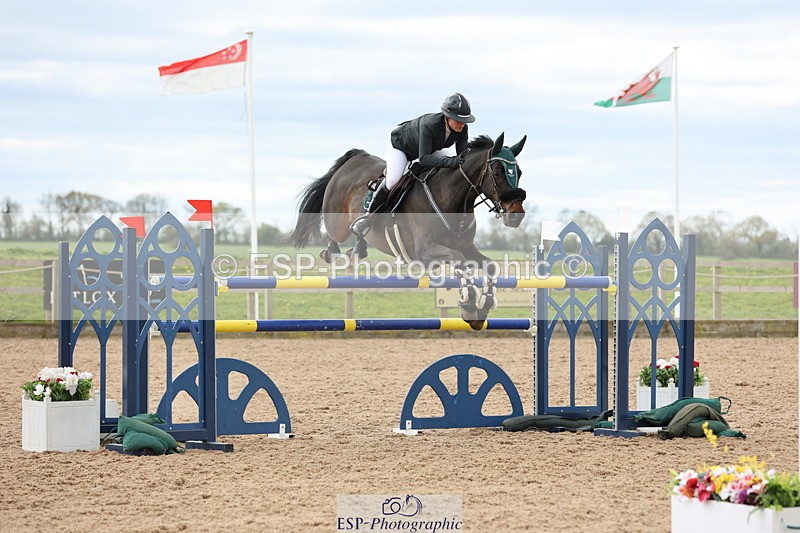 240419A-121246-07090 - Cls 6, 2 Star Medium Tour 1.35m