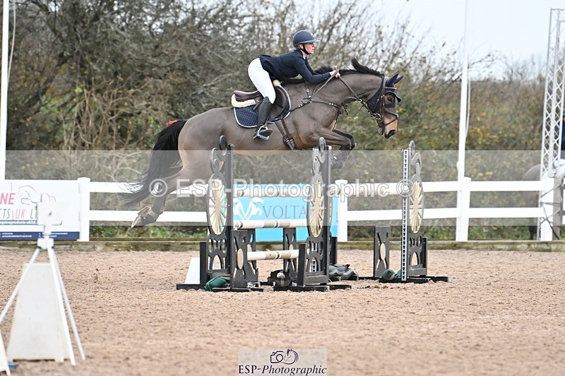 241206-134144-00986 - Cls 6 Foxhunter and 1.20m Open