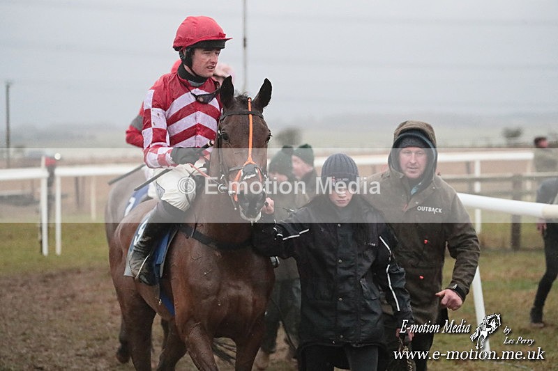 PtP 260125 1109 - Cocklebarrow Point-to-Point racing with the Heythrop Hunt 26/01/25