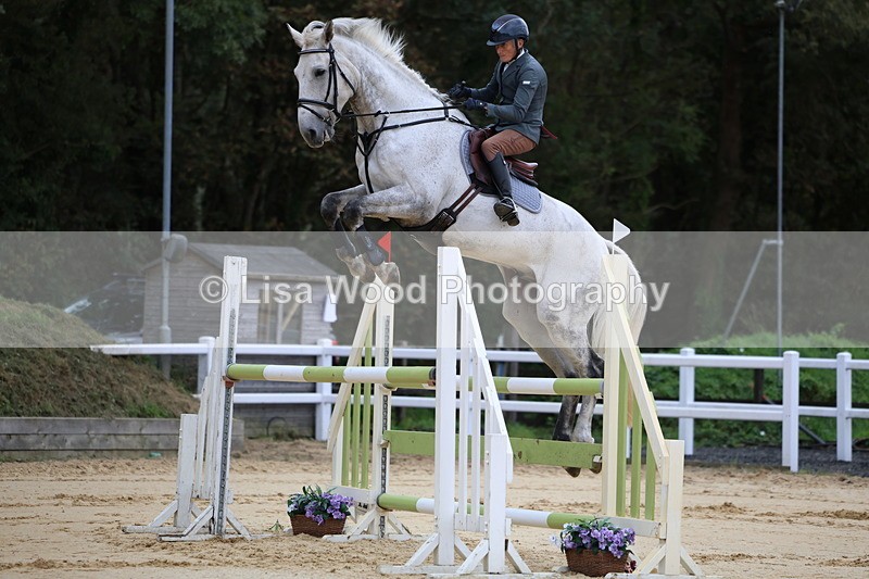 3E7A3078 - Class 8: Senior Newcomers/1.10m open