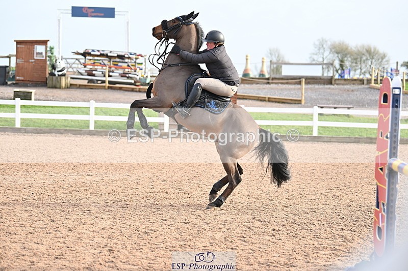 231209A-122432-01765 - Cls 12 Newcomers & 1.10m Open