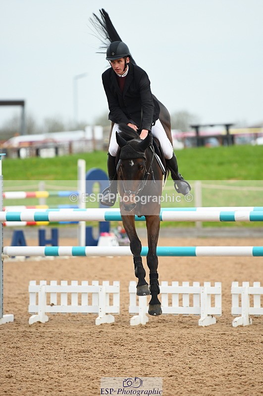 230504A-101904-00582 - Cls 8 Snr Foxhunter