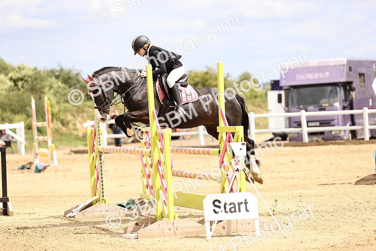SBM_000356 - Class 4 - 1m showjumping