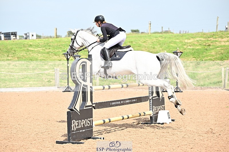 240828A-135258-00725 - Cls 4 Snr Newcomers and 1.10m Open