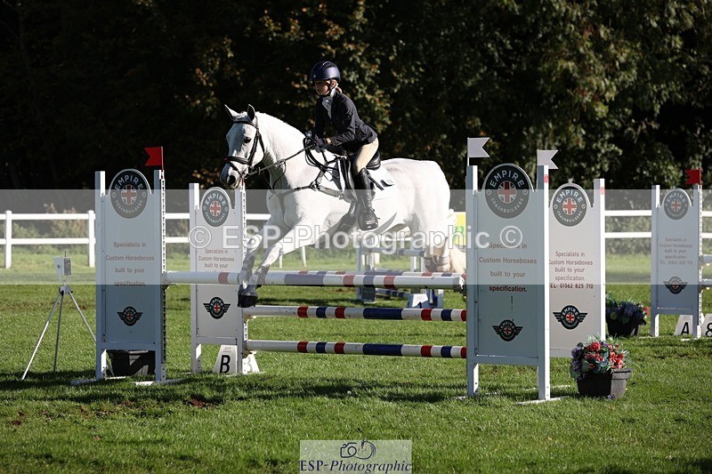 231022-110530-24949 - 653-GREYΓÇÖS.VILLAGE.MELODY-Annabel.Ridgway-TrotUp+SJ