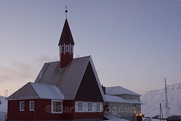 Longyearbyen 57741 - Winter in the daylight