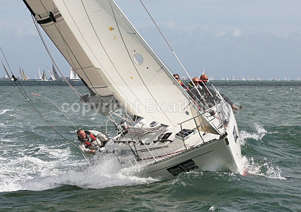 120630 GBR8326 WT7A3230 - ROUND THE ISLAND RACE - 30th June 2012