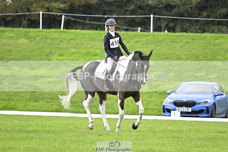 251023A-120657-04018 - F-419-Helen.du.Heaume