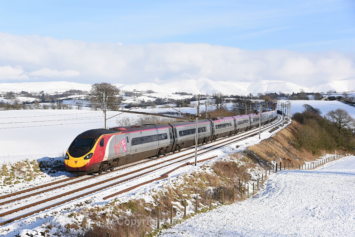 JL - 1.2.19 390131 Euston - Glasgow, Docker - West Coast Main Line (north to south)