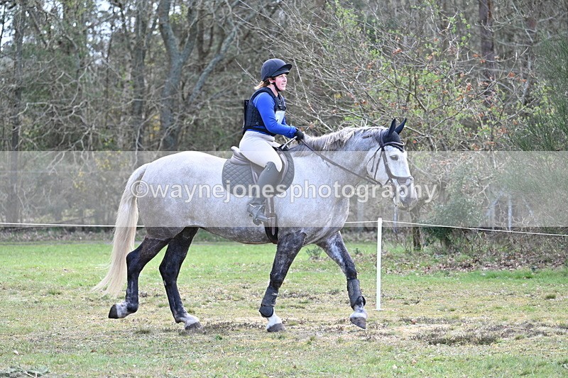 WJ7_0135 - Time 10:13 to 10:38 Times at the Fence