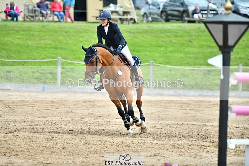 230720A-152548-03864 - Cls 9, 2 Star Big 1.40m Start to break