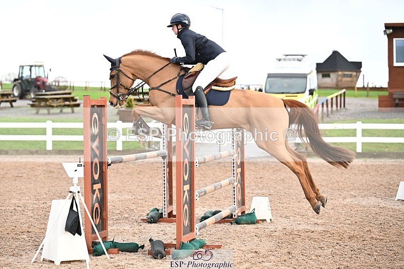 251206-123333-00988 - Cls 12 Snr Newcomers and 1.10m