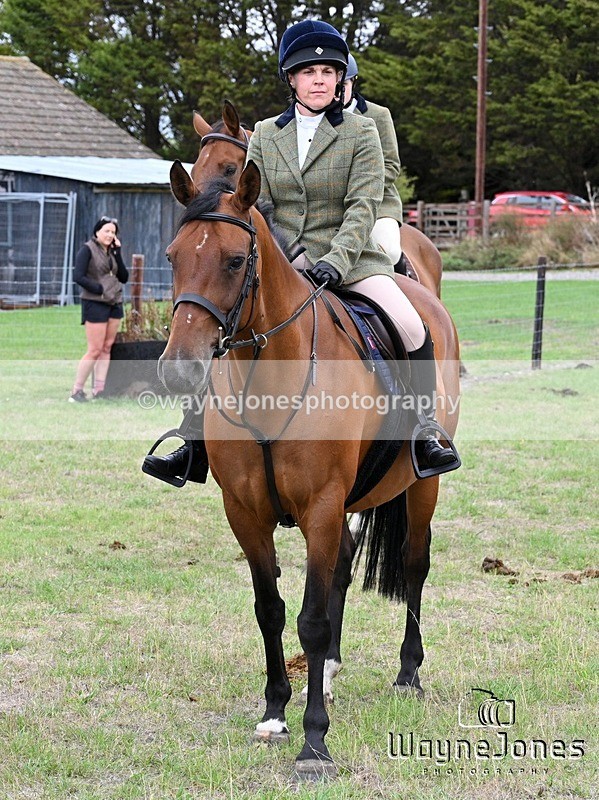 WJ7_0658 - Berks & Bucks Hound Exercise Blewbury 13-09-26