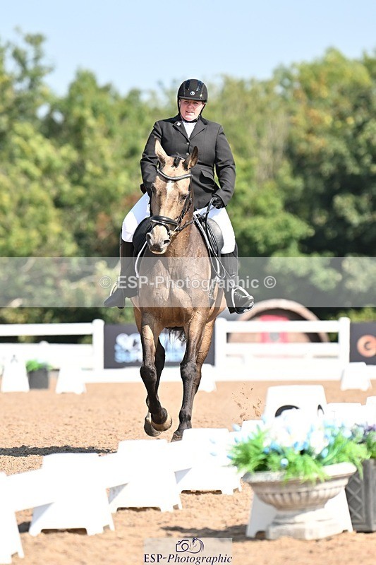 250816-105410-03233 - 093-Jocelyn.GilmoreSpring.lily